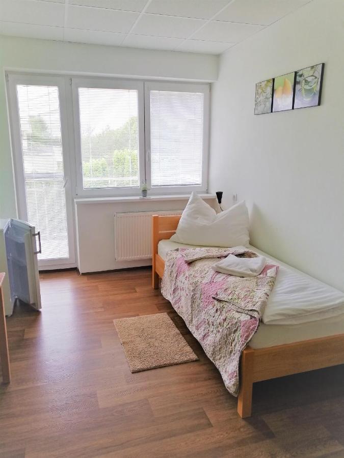 Penzion Adriana Nové Mesto nad Váhom Bagian luar foto